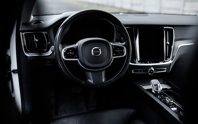 Volvo S60 cena 130000 przebieg: 74000, rok produkcji 2020 z Wieruszów małe 29